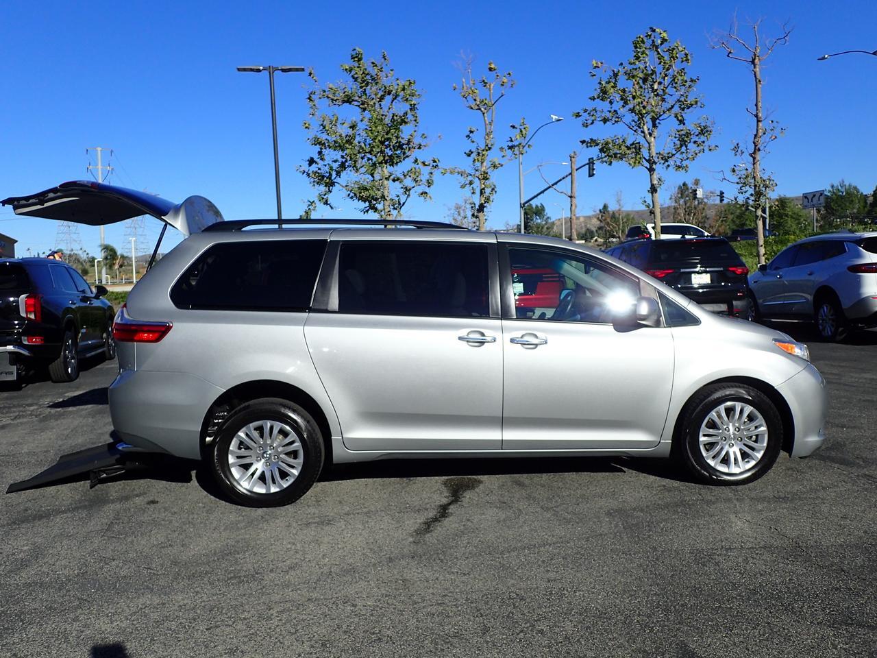 2017 Toyota Sienna XLE