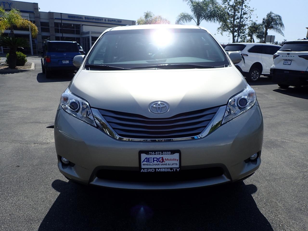 2017 Toyota Sienna XLE