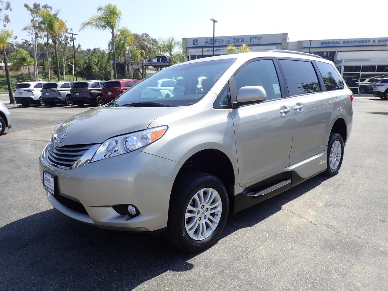 2017 Toyota Sienna XLE