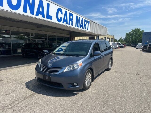 2017 Toyota Sienna XLE Auto Access Seat