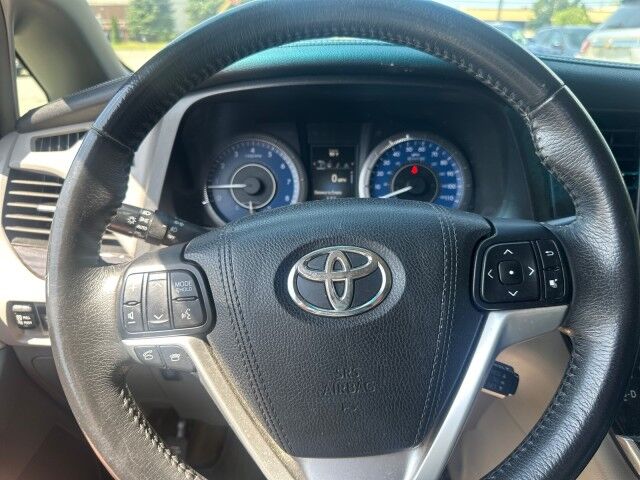 2017 Toyota Sienna XLE Auto Access Seat Cleveland OH