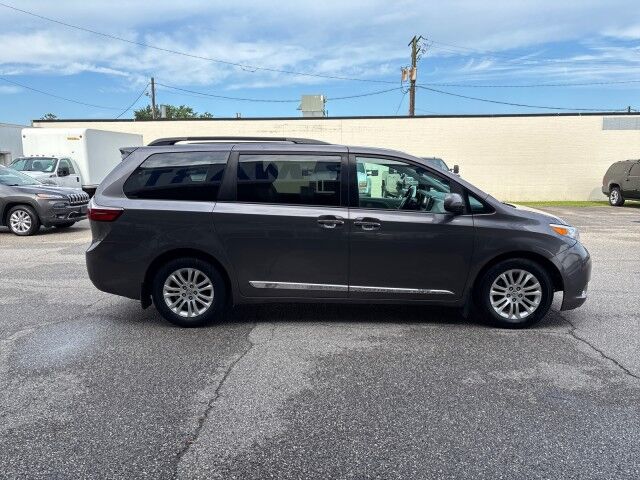 2017 Toyota Sienna XLE Cleveland OH