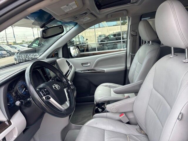 2017 Toyota Sienna XLE Cleveland OH