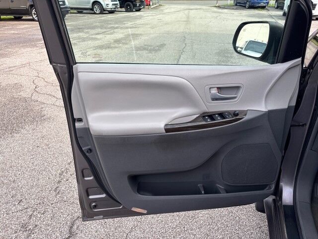 2017 Toyota Sienna XLE Cleveland OH