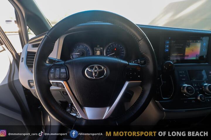 2017 Toyota Sienna XLE Minivan 4D Long Beach CA