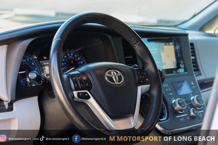 2017 Toyota Sienna XLE Minivan 4D Long Beach CA