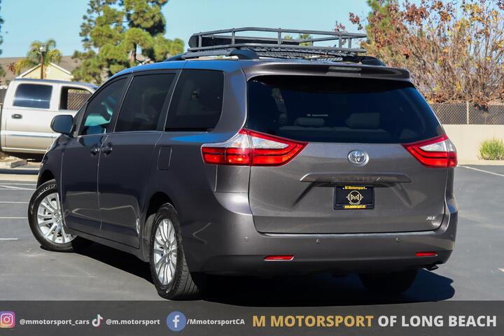 2017 Toyota Sienna XLE Minivan 4D Long Beach CA
