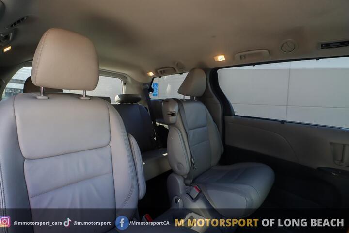 2017 Toyota Sienna XLE Minivan 4D Long Beach CA