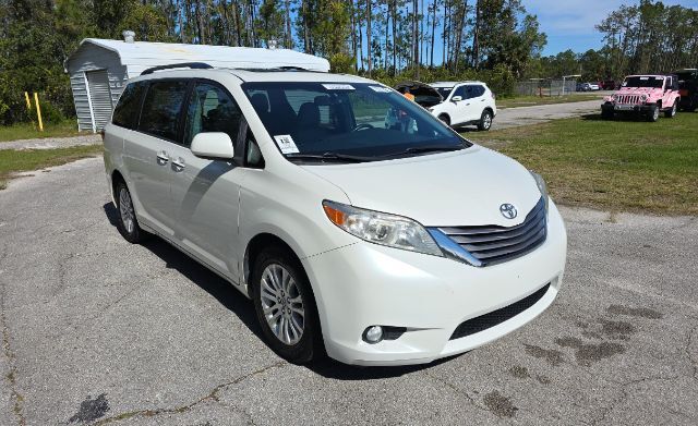 2017 Toyota Sienna XLE Premium 8 Passenger