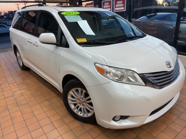 2017 Toyota Sienna XLE Premium 8 Passenger