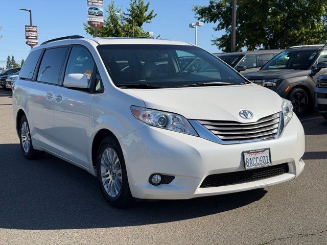 2017 Toyota Sienna XLE Premium
