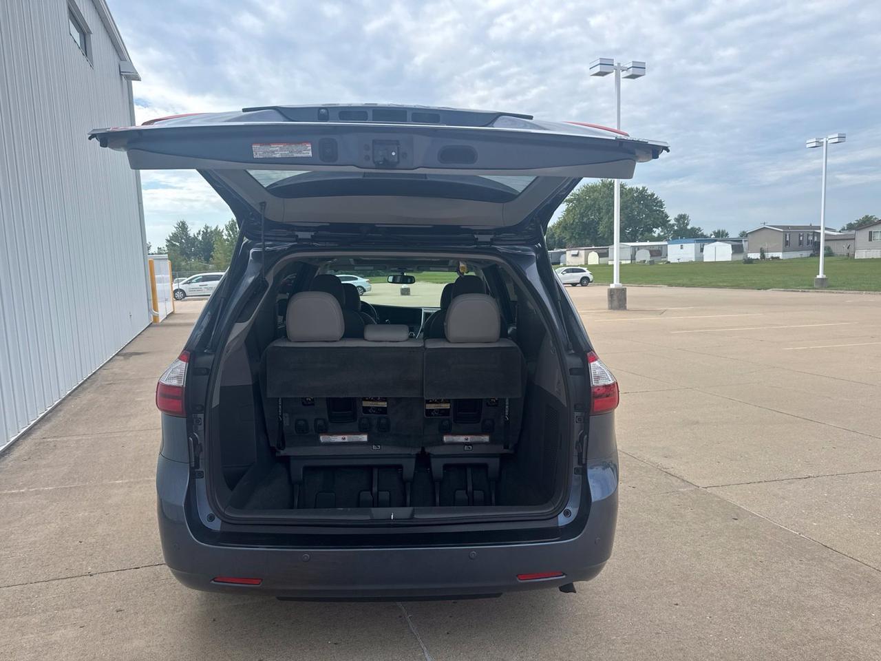 2017 Toyota Sienna XLE Premium West Burlington IA