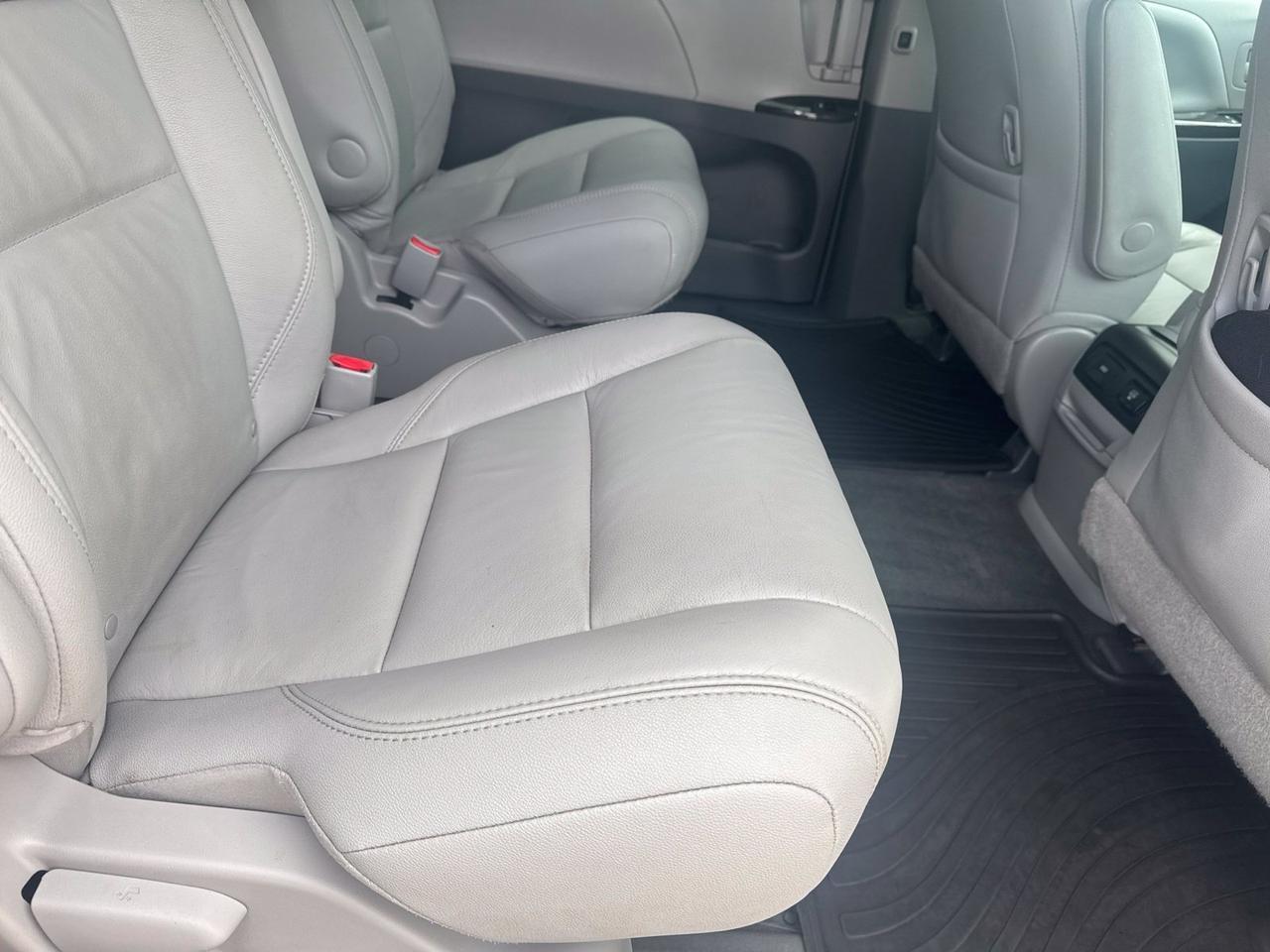 2017 Toyota Sienna XLE Premium West Burlington IA