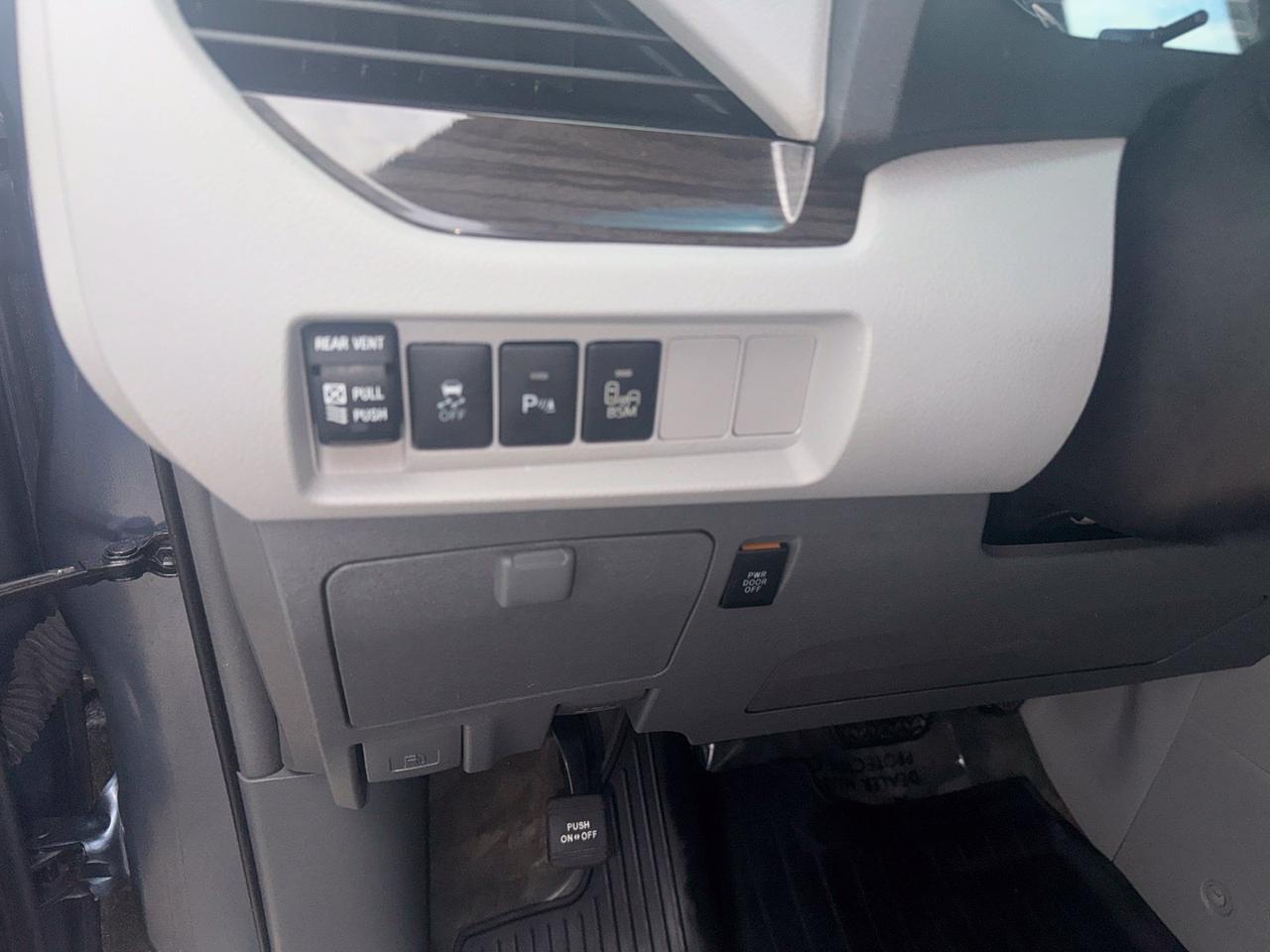 2017 Toyota Sienna XLE Premium West Burlington IA