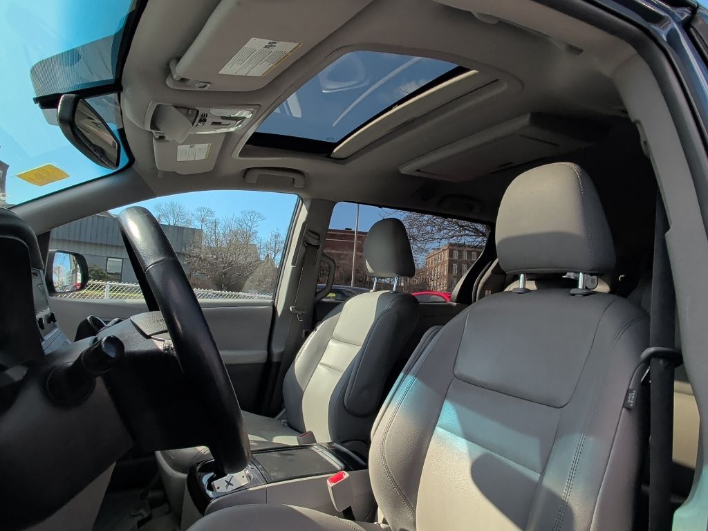 2017 Toyota Sienna XLE Premium Worcester MA