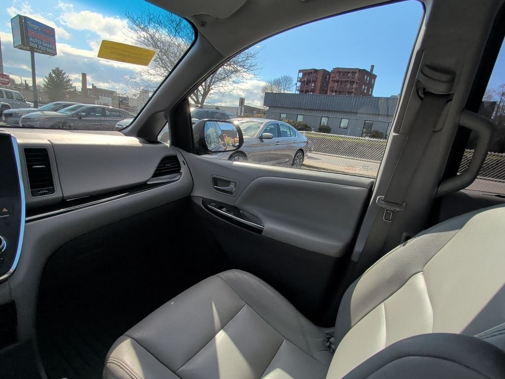 2017 Toyota Sienna XLE Premium Worcester MA