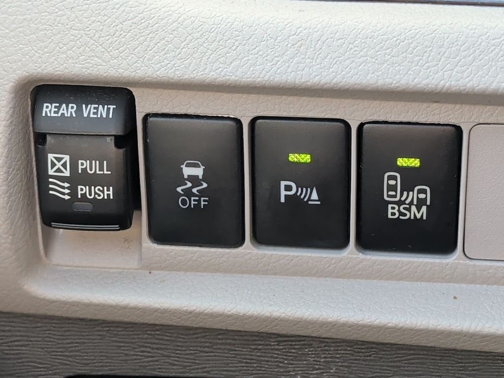 2017 Toyota Sienna XLE Premium Worcester MA