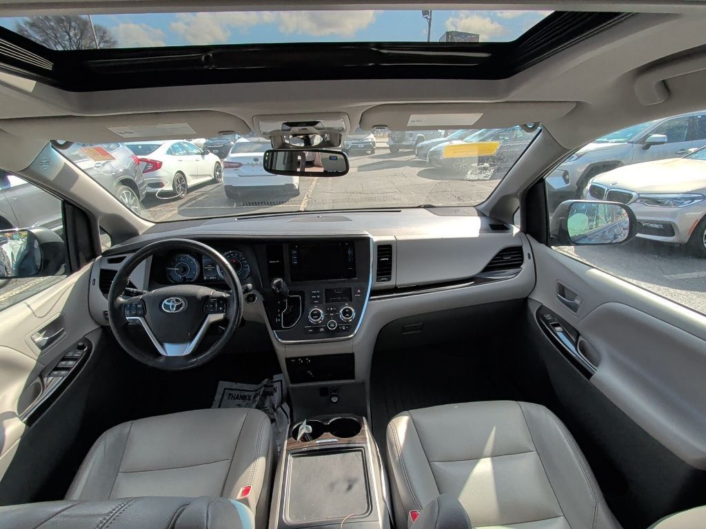 2017 Toyota Sienna XLE Premium Worcester MA