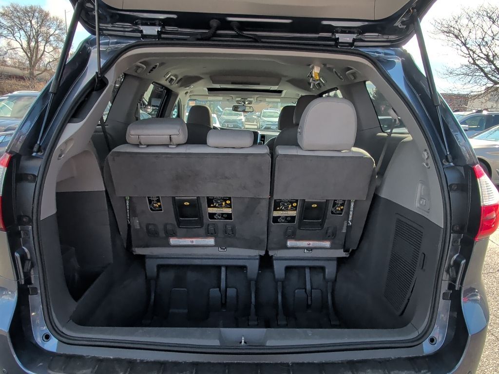 2017 Toyota Sienna XLE Premium Worcester MA