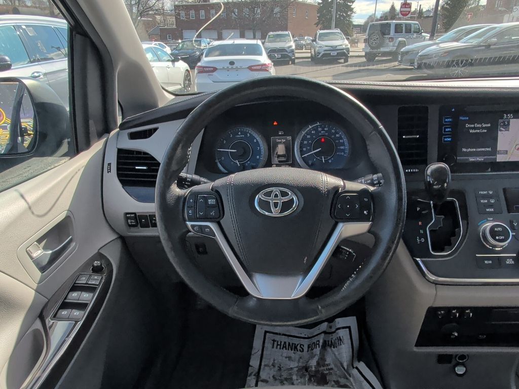 2017 Toyota Sienna XLE Premium Worcester MA