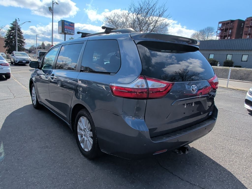 2017 Toyota Sienna XLE Premium Worcester MA