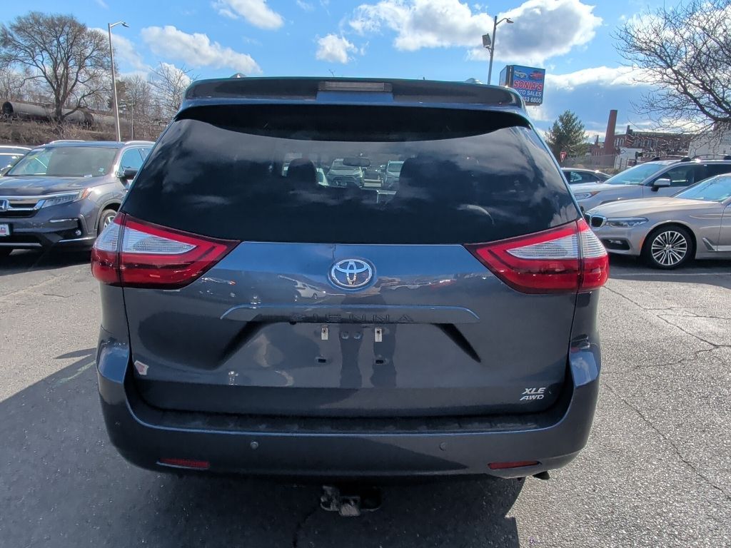 2017 Toyota Sienna XLE Premium Worcester MA