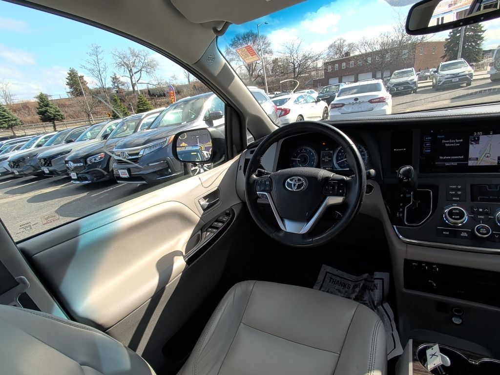 2017 Toyota Sienna XLE Premium Worcester MA