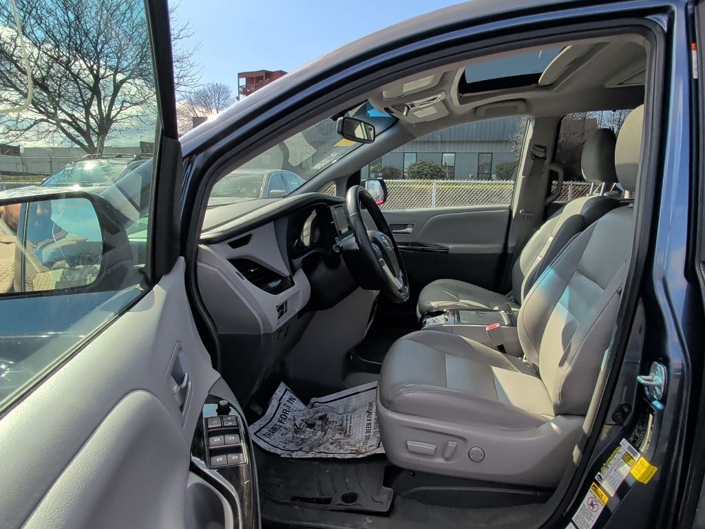 2017 Toyota Sienna XLE Premium Worcester MA