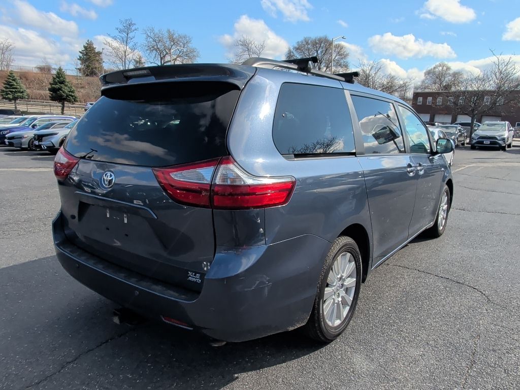 2017 Toyota Sienna XLE Premium Worcester MA