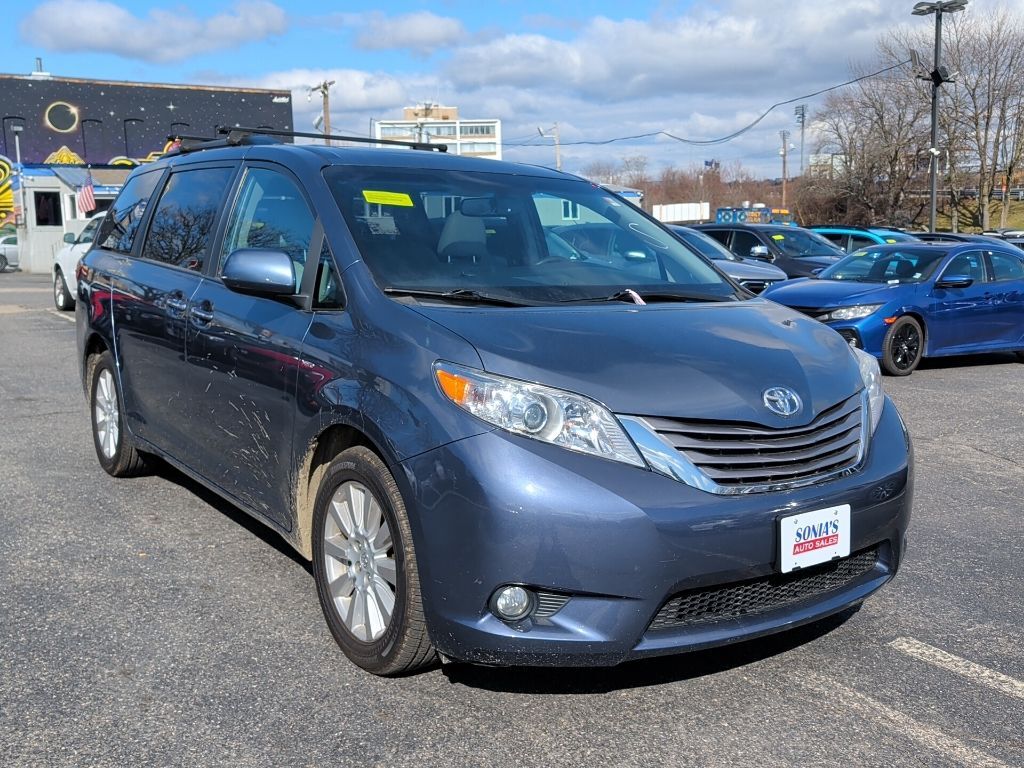 2017 Toyota Sienna XLE Premium Worcester MA