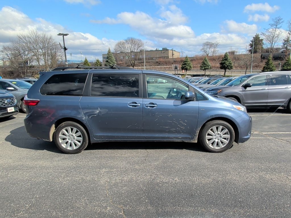 2017 Toyota Sienna XLE Premium Worcester MA