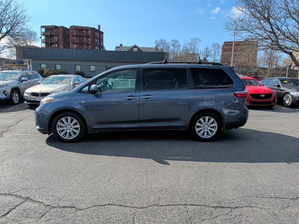 2017 Toyota Sienna XLE Premium Worcester MA