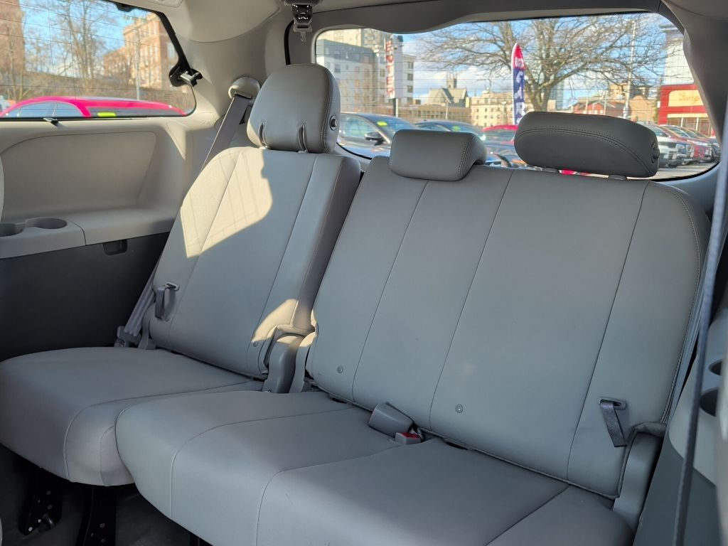 2017 Toyota Sienna XLE Premium Worcester MA