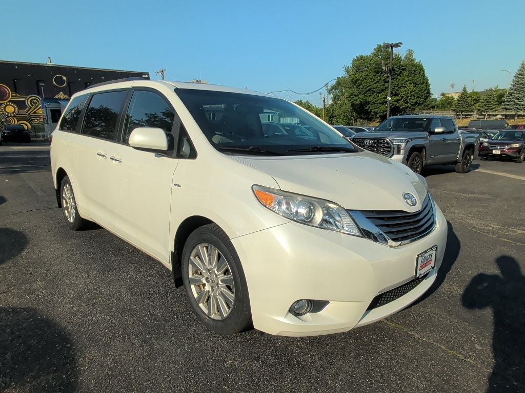 2017 Toyota Sienna XLE Premium Worcester MA