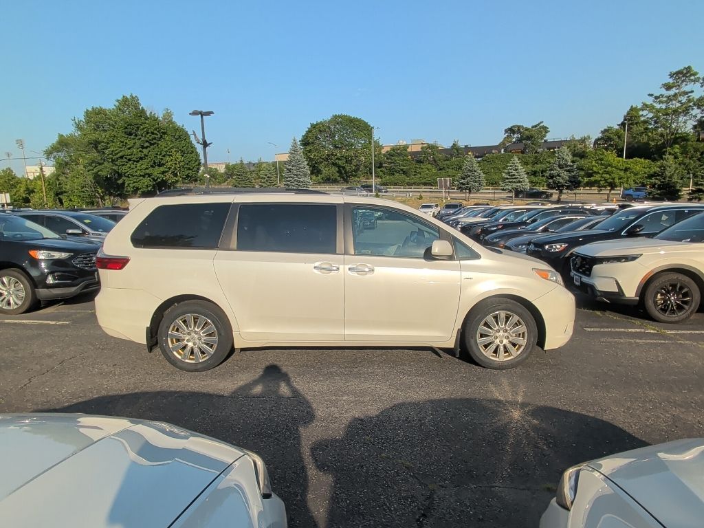 2017 Toyota Sienna XLE Premium Worcester MA
