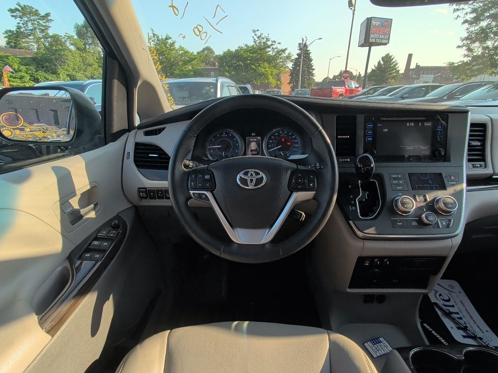 2017 Toyota Sienna XLE Premium Worcester MA