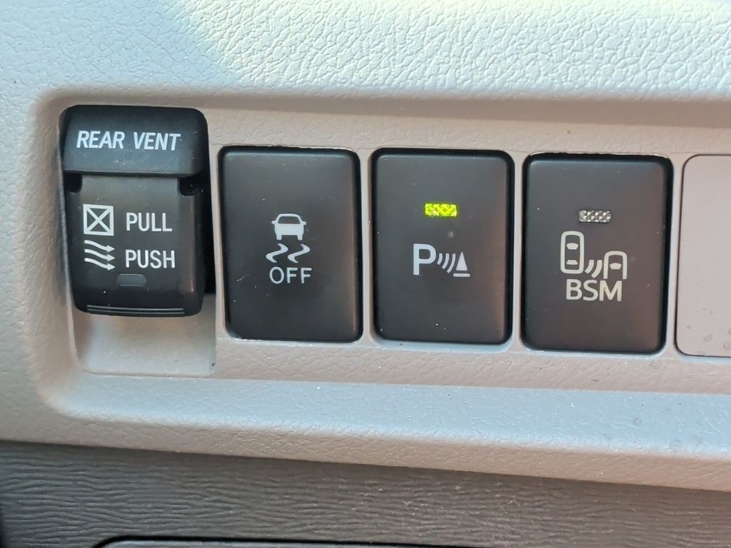 2017 Toyota Sienna XLE Premium Worcester MA