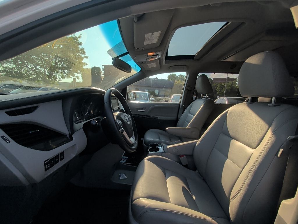 2017 Toyota Sienna XLE Premium Worcester MA