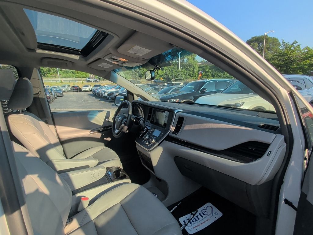 2017 Toyota Sienna XLE Premium Worcester MA