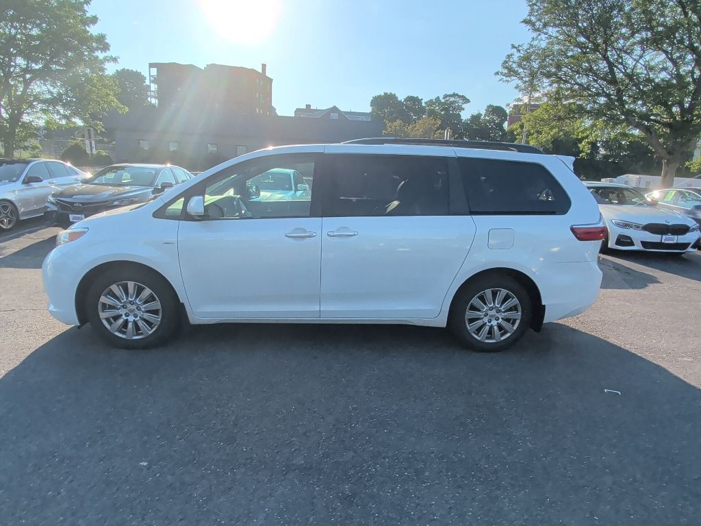 2017 Toyota Sienna XLE Premium