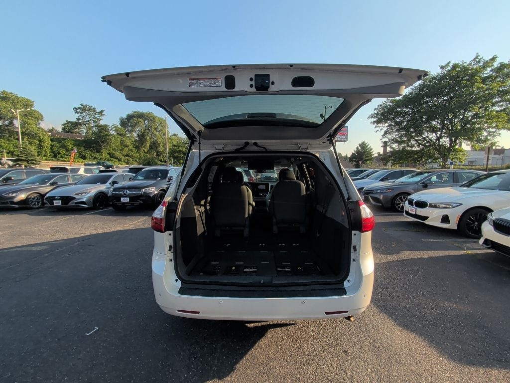 2017 Toyota Sienna XLE Premium Worcester MA