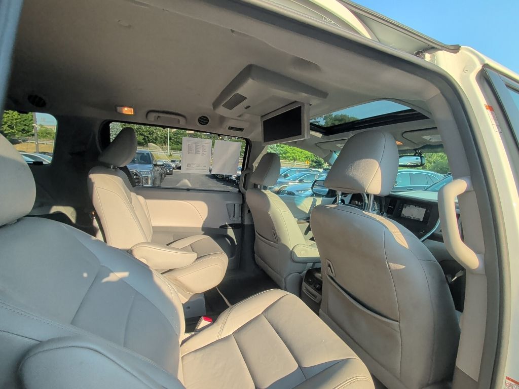 2017 Toyota Sienna XLE Premium Worcester MA