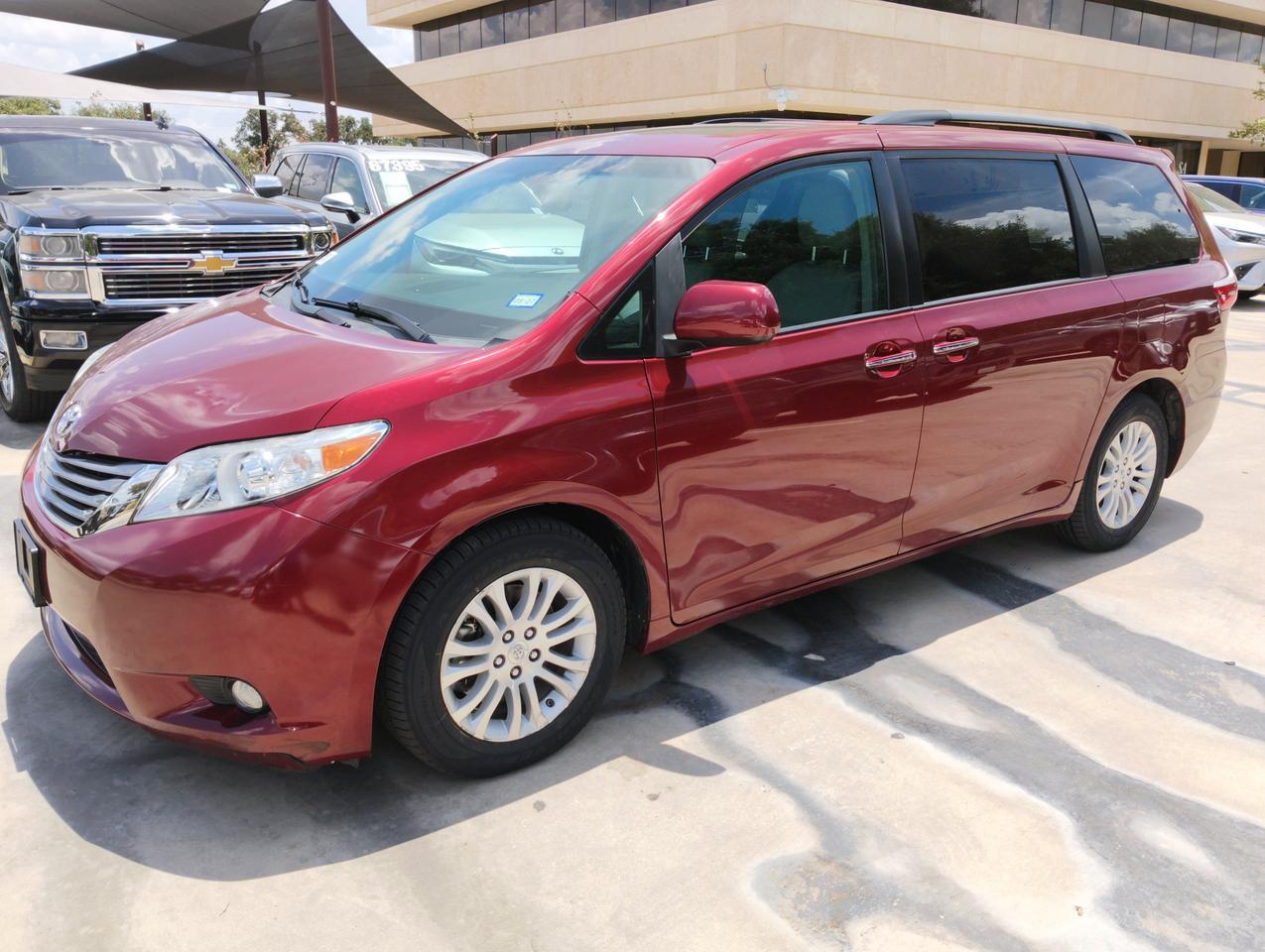 2017 Toyota Sienna XLE
