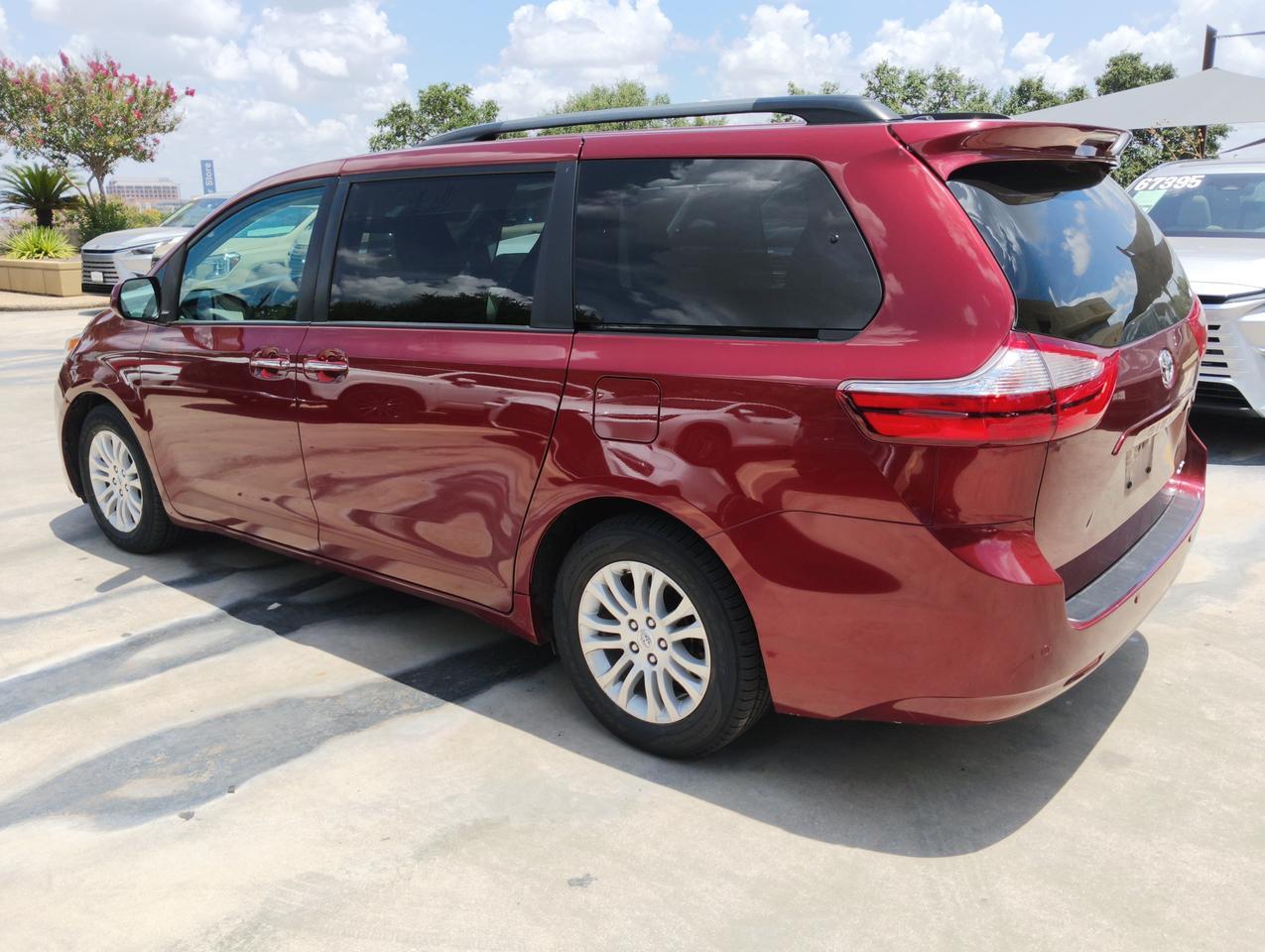 2017 Toyota Sienna XLE