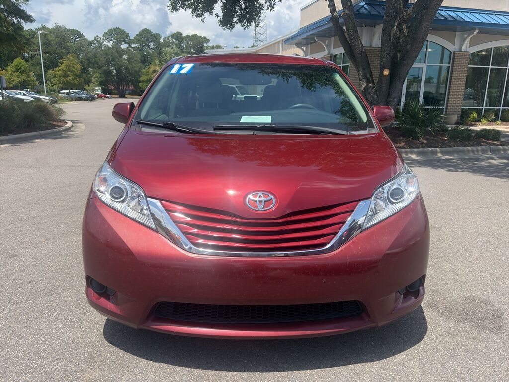 2017 Toyota Sienna XLE