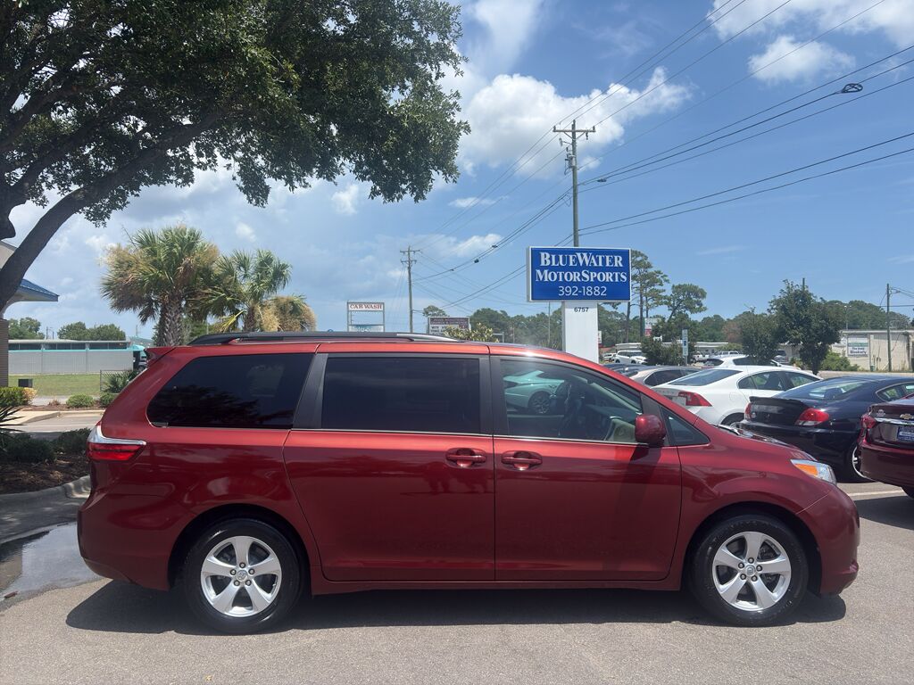 2017 Toyota Sienna XLE