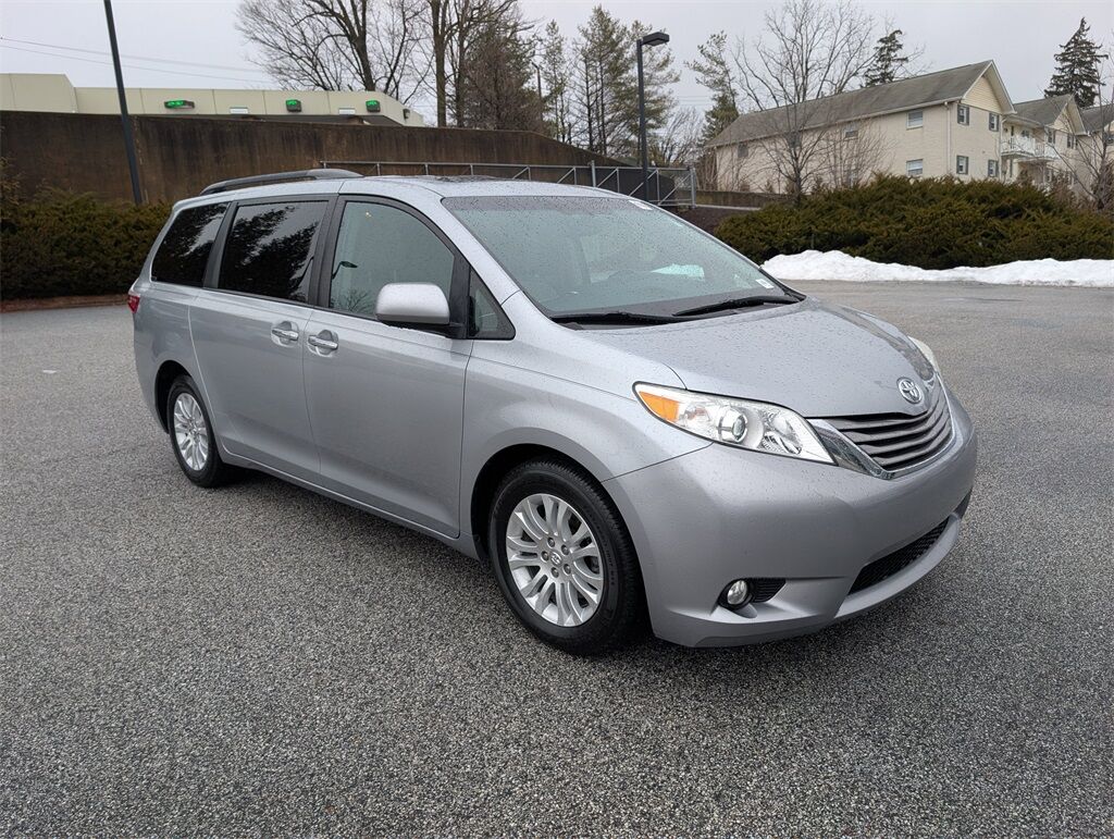 2017 Toyota Sienna XLE