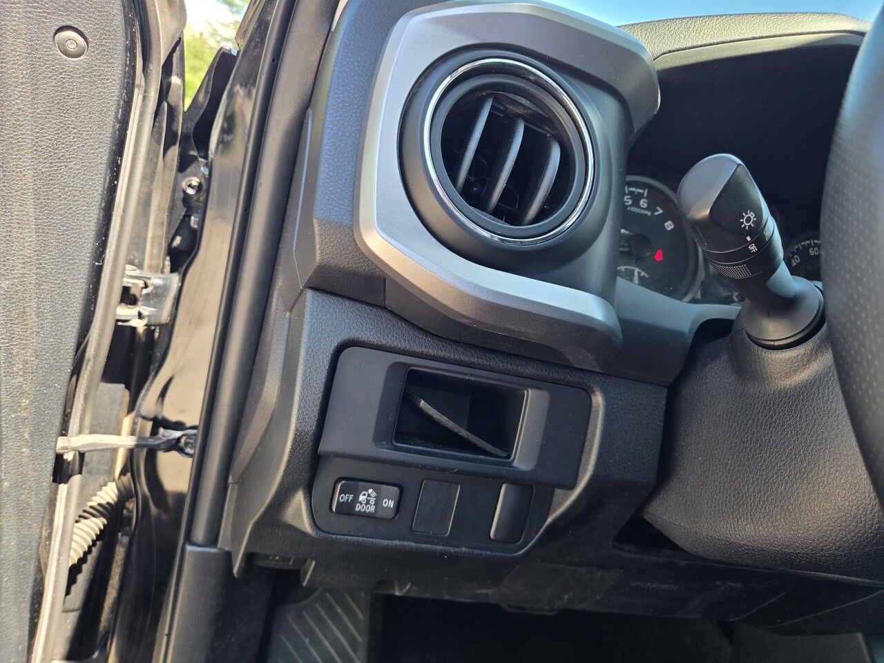 2017 Toyota Tacoma SR5 Charlton MA