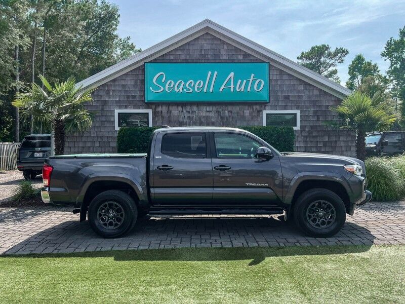 2017 Toyota Tacoma SR5 Double Cab 4x4 V6 Auto Short Bed's photo