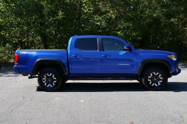 2017 Toyota Tacoma TRD Off Road 4X4 / TECH PKG / Sunroof / Heated Seats! High Point NC